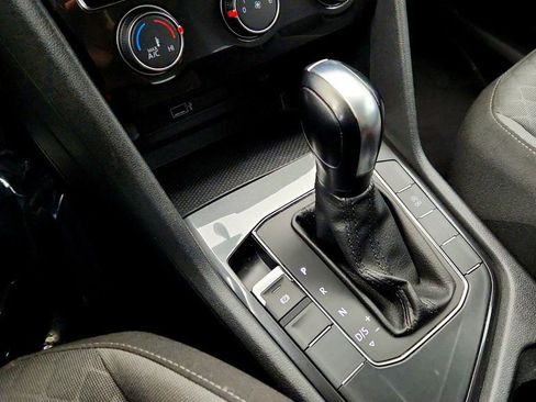 Used 2018 Volkswagen Tiguan S image 16