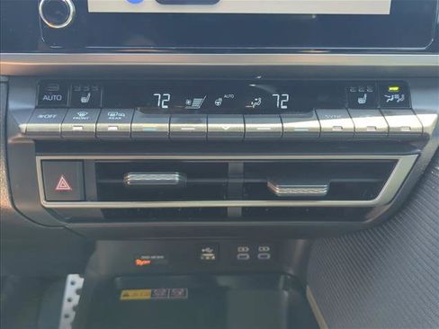 Used 2025 Toyota Camry SE w/ Convenience Package FWD image 20