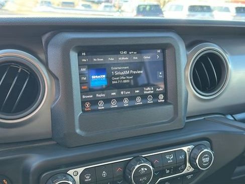 Used 2022 Jeep Gladiator Willys image 14