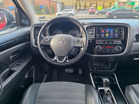 Used 2019 Mitsubishi Outlander SE image 20