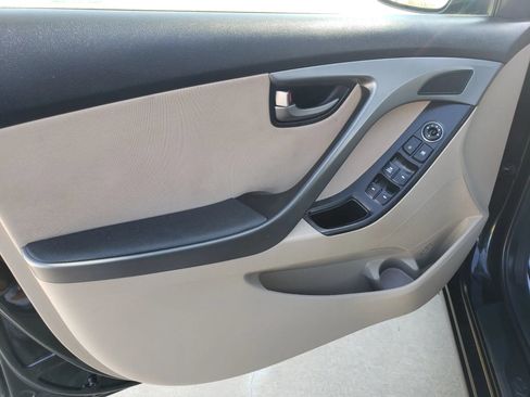 Used 2014 Hyundai Elantra SE w/ Option Group 02 FWD image 13