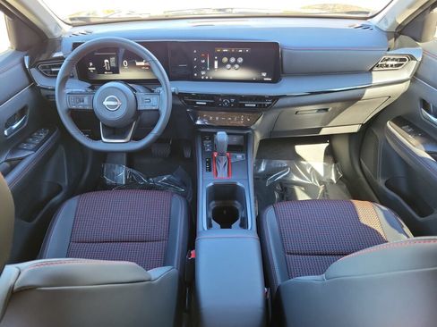 New 2026 Nissan Kicks SR w/ Cold Weather Package FWD image 17