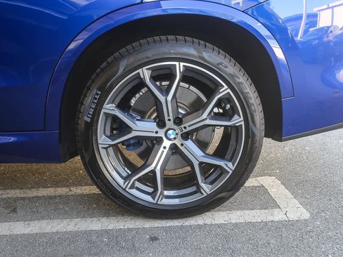 Used 2025 BMW X5 M60i w/ Parking Assistance Package image 8