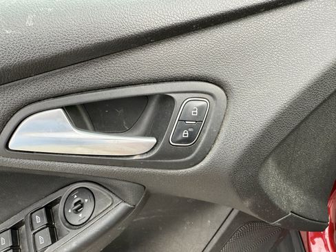 Used 2017 Ford Focus SE image 31