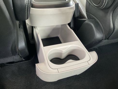 Used 2022 Chrysler Pacifica Touring-L image 37