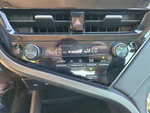 Used 2024 Toyota Camry SE image 21