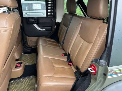 Used 2015 Jeep Wrangler Unlimited Rubicon AWD/4WD image 9