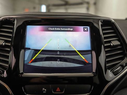 Used 2020 Jeep Cherokee Limited image 18