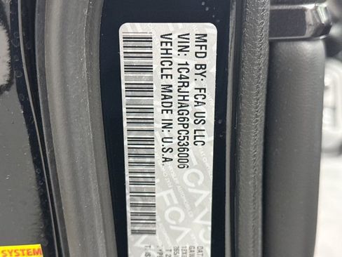 Used 2023 Jeep Grand Cherokee Laredo AWD/4WD image 20