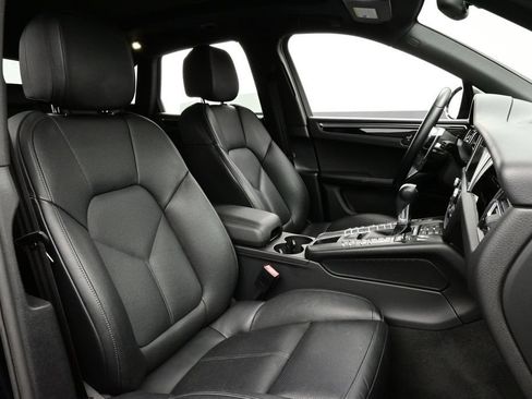 Certified 2020 Porsche Macan AWD/4WD image 18