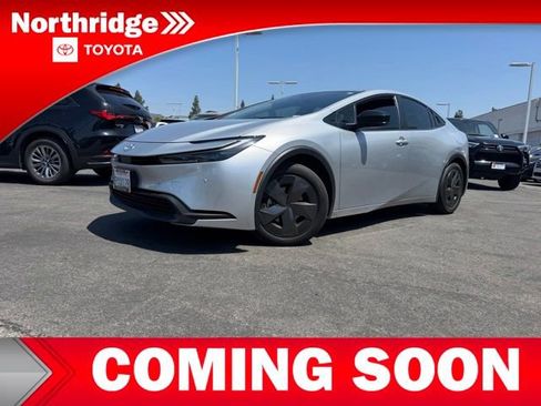 Used 2024 Toyota Prius LE FWD image 3