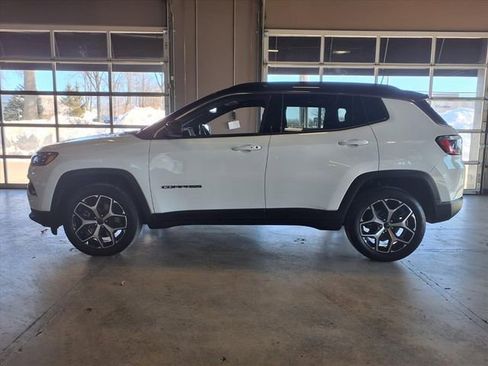 Certified 2025 Jeep Compass Limited AWD/4WD image 4