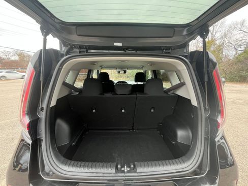 Used 2025 Kia Soul LX w/ LX Technology Package image 25