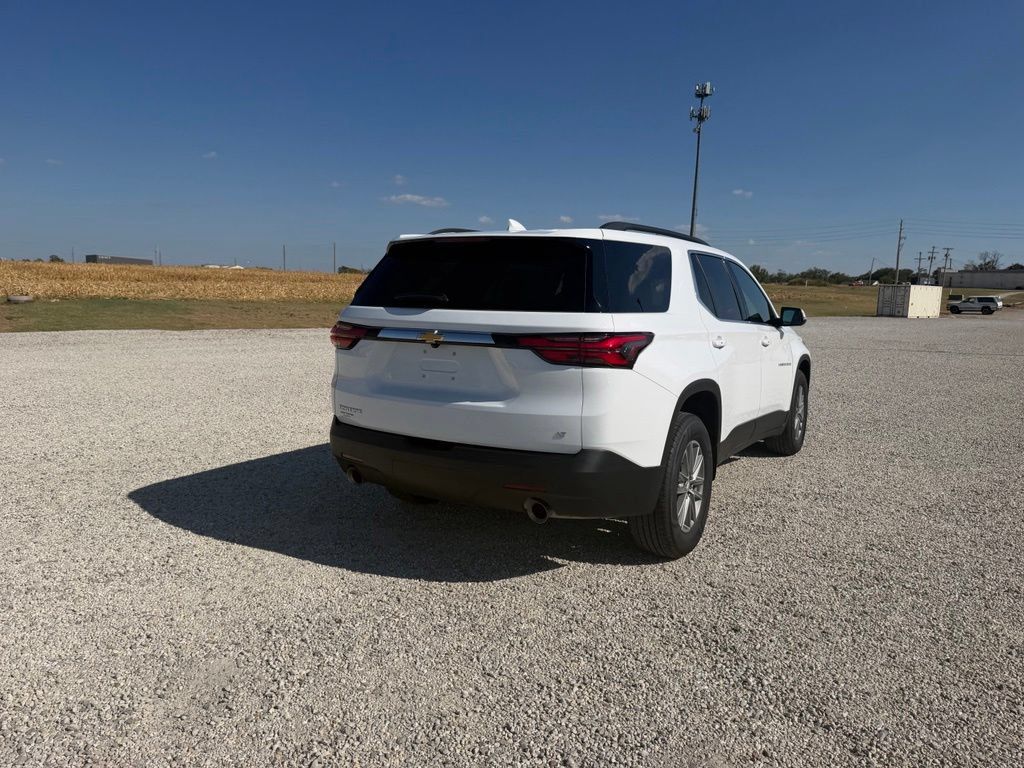 Used 2023 Chevrolet Traverse LT FWD image 3
