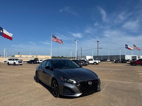 Certified 2024 Nissan Altima 2.5 SR FWD image 1