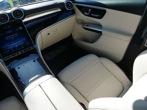 Used 2023 Mercedes-Benz GLC 300 4MATIC image 11