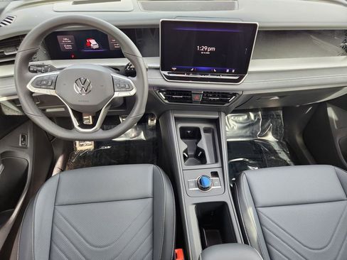 New 2026 Volkswagen Tiguan SE R-Line AWD/4WD image 16
