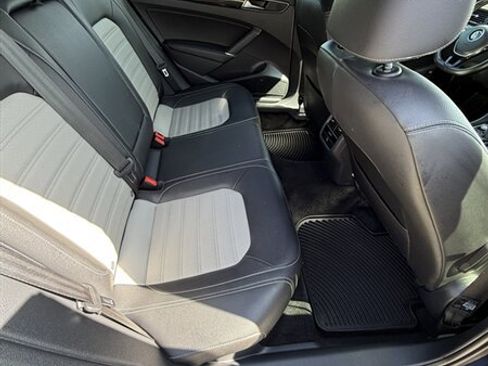 Used 2018 Volkswagen Passat 3.6 image 12