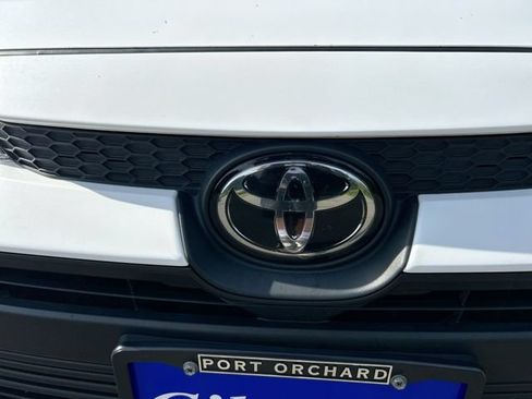 Used 2024 Toyota Corolla LE FWD image 28