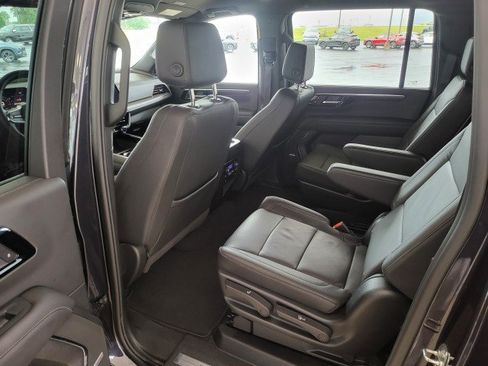 Used 2026 Chevrolet Suburban LT w/ Comfort Package AWD/4WD image 12