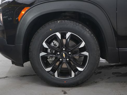 Used 2021 Chevrolet TrailBlazer LT w/ Convenience Package FWD image 28