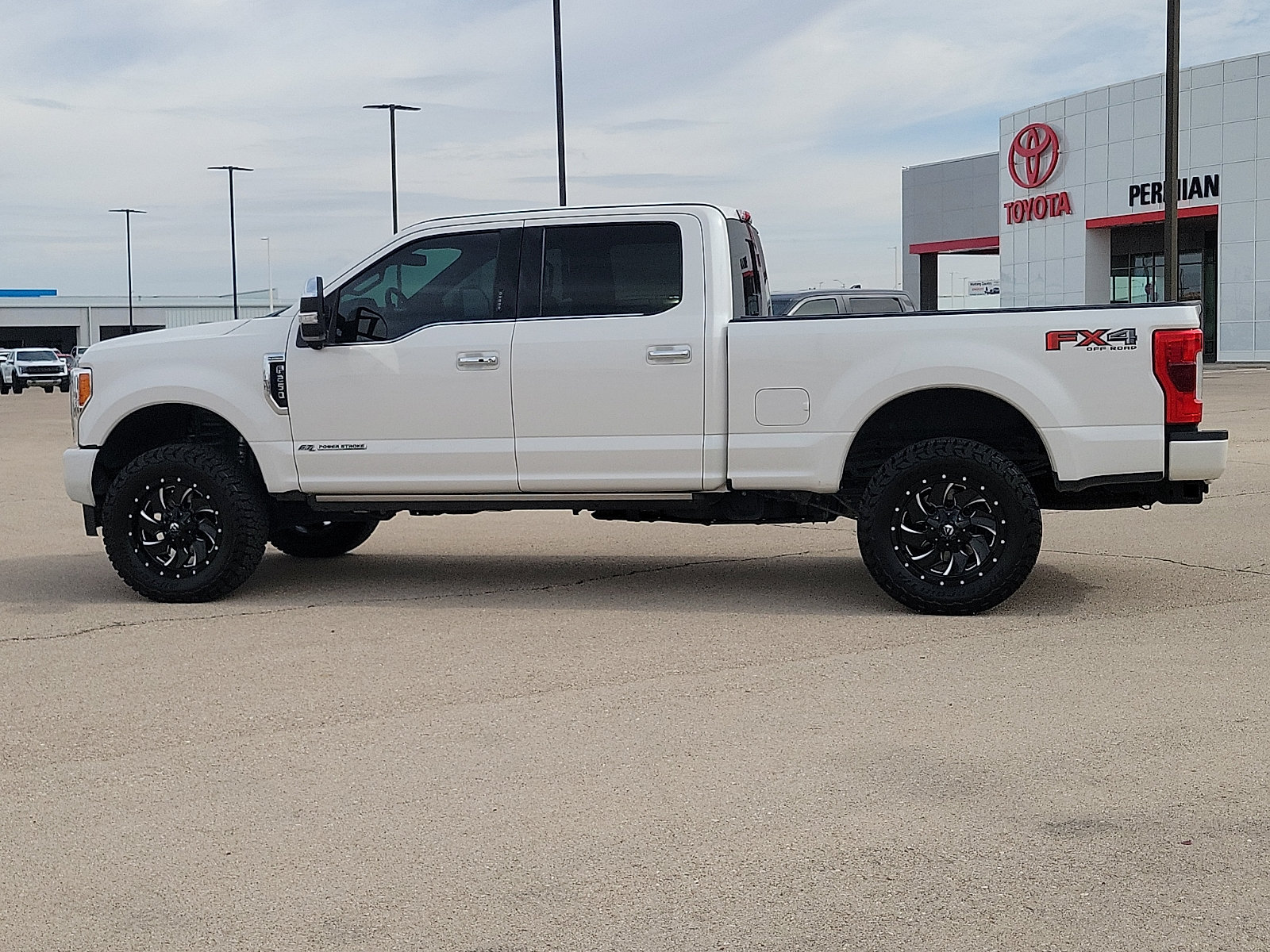 Used 2019 Ford F250 Platinum w/ Platinum Ultimate Package AWD/4WD image 2