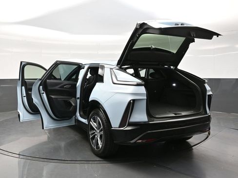 Certified 2024 Cadillac Lyriq Luxury AWD/4WD image 38