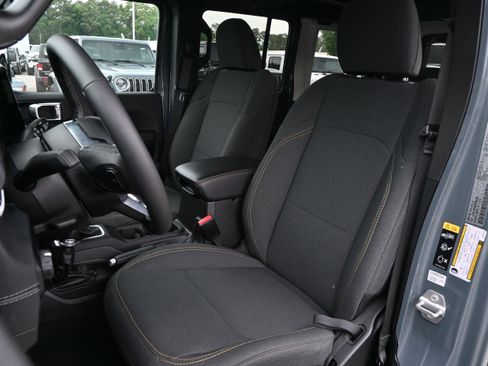 Used 2025 Jeep Wrangler Unlimited Sahara w/ Safety Group AWD/4WD image 16