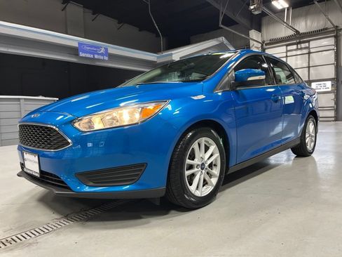 Used 2015 Ford Focus SE w/ SE Cold Weather Package FWD image 3