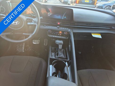 Used 2025 Hyundai Elantra SEL image 25