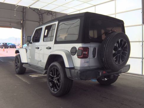 Used 2022 Jeep Wrangler Unlimited Sahara AWD/4WD image 4