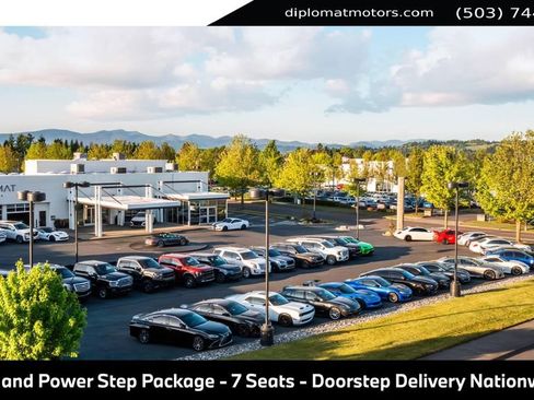 Used 2026 GMC Yukon Denali w/ Sun & Power Step Package AWD/4WD image 3