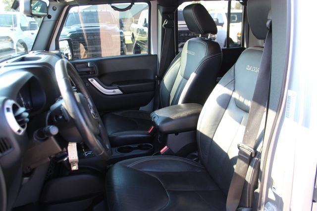 Used 2016 Jeep Wrangler Unlimited Sahara w/ Connectivity Group AWD/4WD image 11