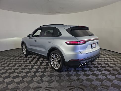 Used 2023 Porsche Cayenne AWD/4WD image 6