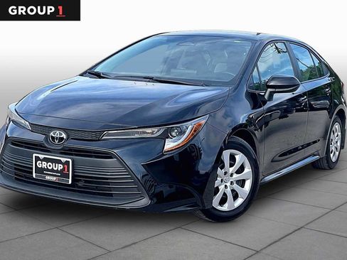 Used 2025 Toyota Corolla LE FWD image 1