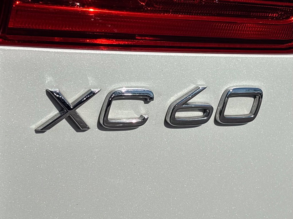 Used 2023 Volvo XC60 B5 Plus AWD/4WD image 9