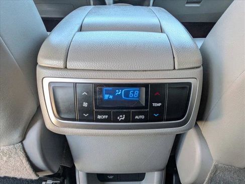 Used 2019 Toyota Highlander XLE FWD image 17