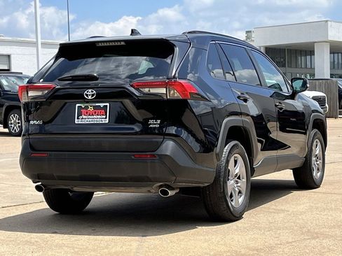 Used 2025 Toyota RAV4 XLE AWD/4WD image 4
