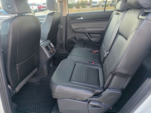 Used 2023 Volkswagen Atlas SE image 25