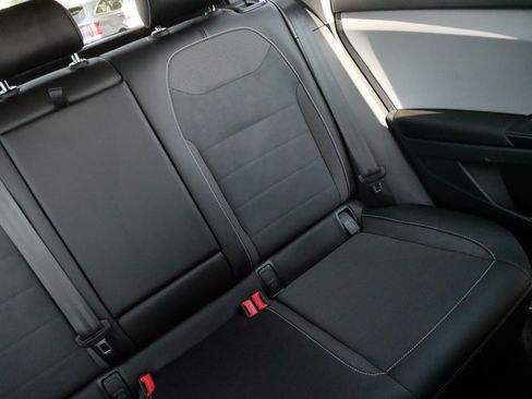 Certified 2022 Volkswagen Taos SE AWD/4WD image 14