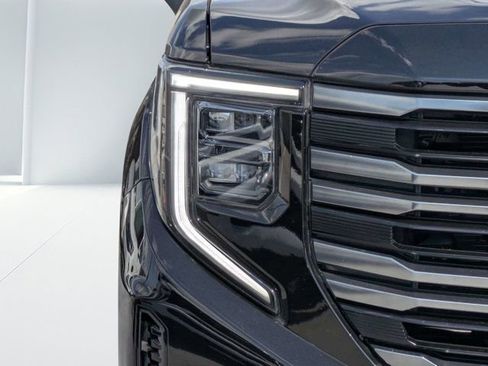 Used 2025 GMC Sierra 1500 AT4 w/ AT4 Premium Package AWD/4WD image 9