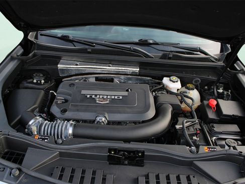 Used 2025 Cadillac XT4 Premium Luxury image 26