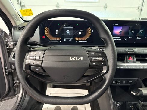 Used 2025 Kia K4 FWD image 31