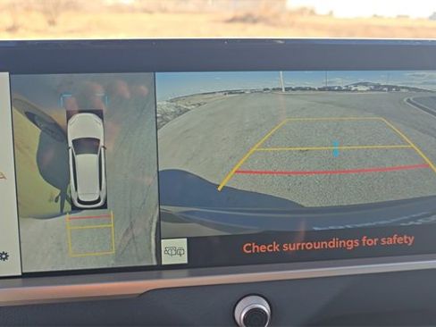 Used 2025 Toyota Crown Signia w/ Advanced Technology Package image 21