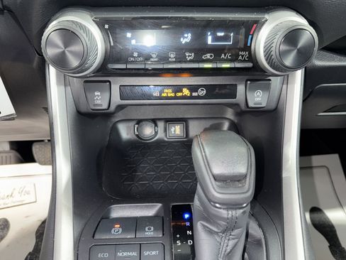 Used 2025 Toyota RAV4 LE AWD/4WD image 22