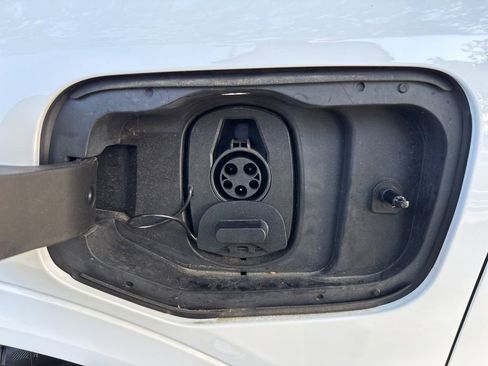 Used 2025 Chevrolet Equinox EV LT w/ Convenience Package FWD image 16