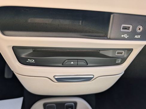 Used 2020 Chrysler Pacifica Limited w/ Advanced Safetytec Group FWD image 33