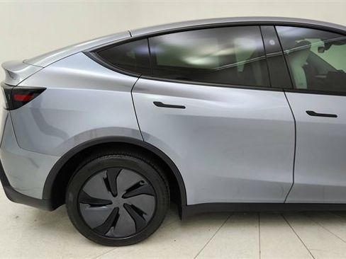 Used 2026 Tesla Model Y 2WD image 12