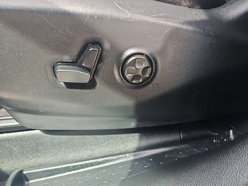 Used 2025 Chrysler Pacifica Select FWD image 14
