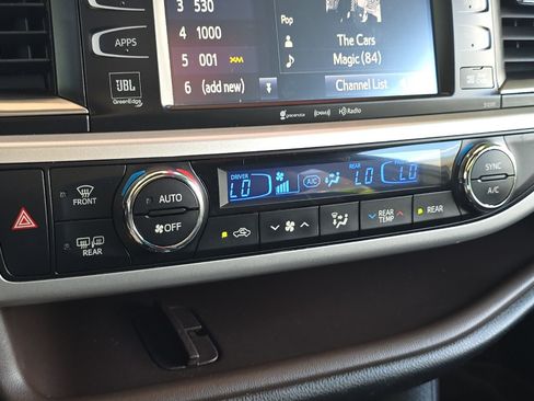 Certified 2019 Toyota Highlander AWD Hybrid image 22